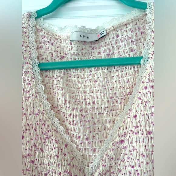 Adorable floral blouse - Picture 3 of 3